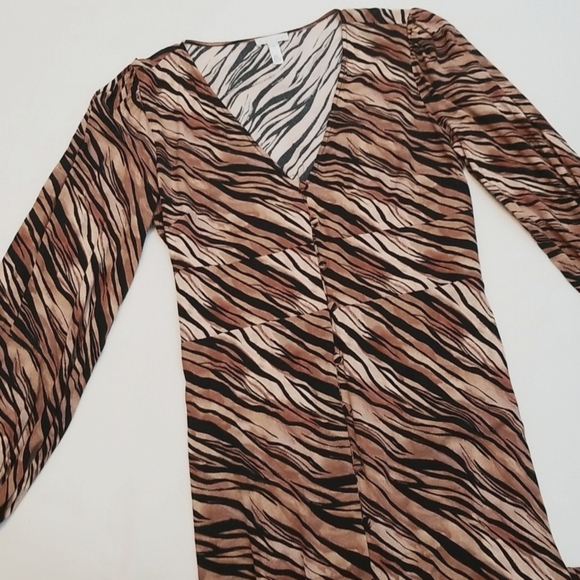 *LAST CHANCE ITEM!* Leith Tiger Print Maxi Dress w/ Button Down Front - Picture 6 of 8